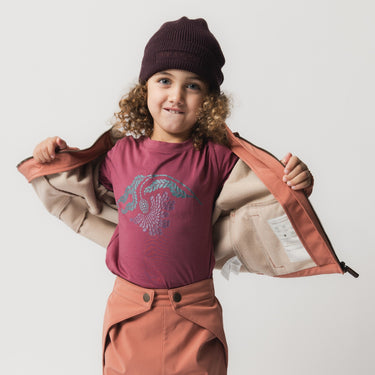 Translation missing: en.Child wearing MATBRIDDI softshell jacket in Cedar wood